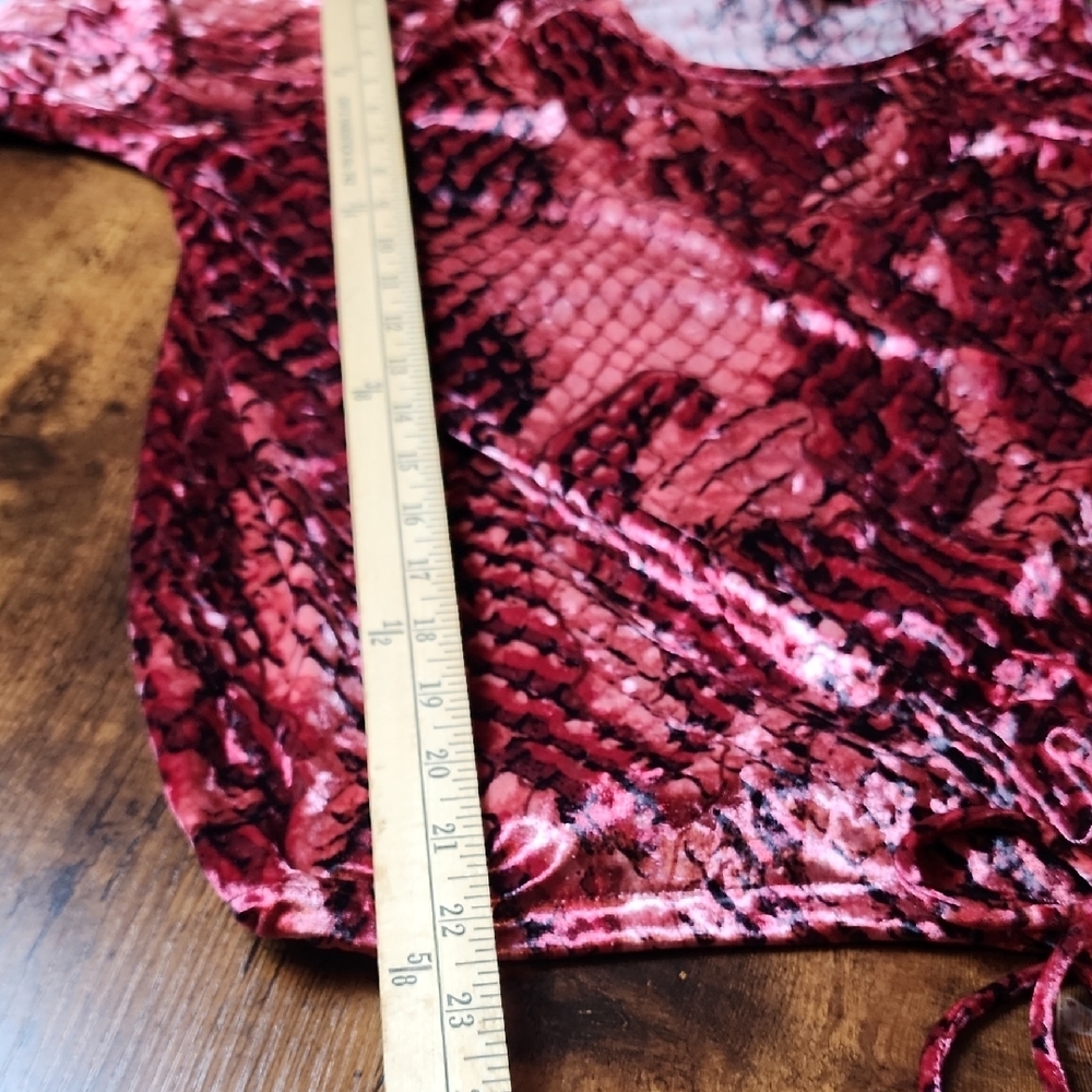 PROJECT RUNWAY |‎ Red Velvet Snakeskin Ruched Drawstring Balloon Sleeve Top | M - Picture 7 of 9